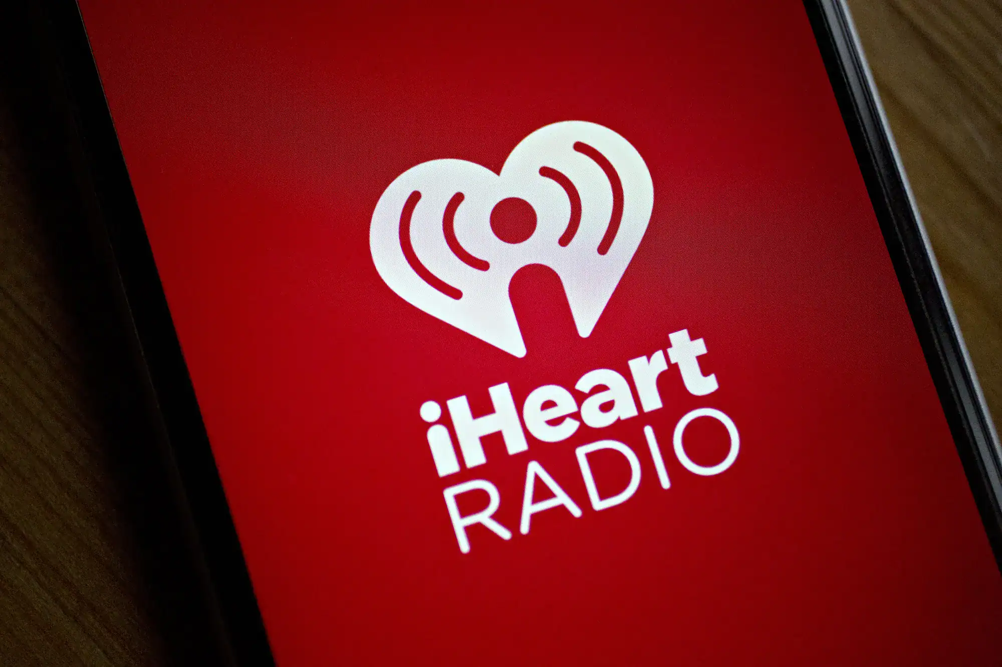 قابلیت‌های iHeartRadio Premium و تفاوت‌های آن با نسخه رایگان